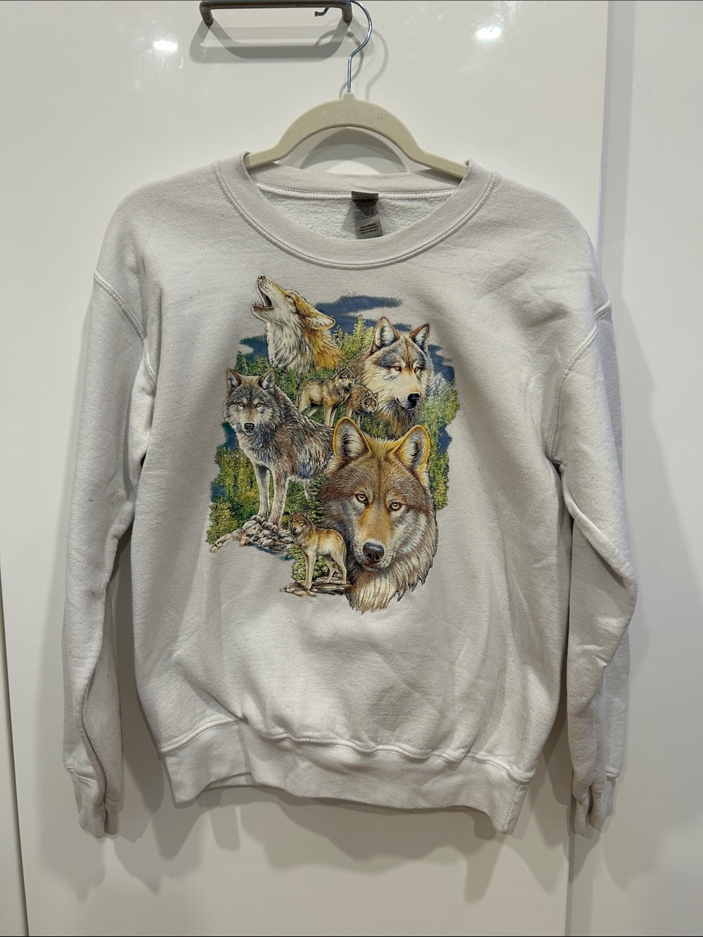 Gildan White Crewneck with Vintage Hot Press Wolf Graphic